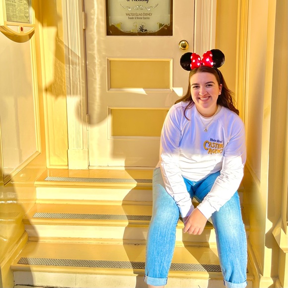 !!SOLD!! Main Street Casting Agency Sweater 💛 - Size Large - Picture 2 of 3